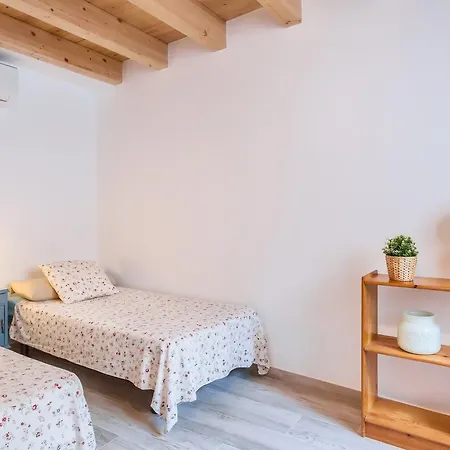 Lets Holidays Fisherman House Holiday home *